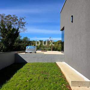 ISTRA, BARBAN - Kuća s dva bazena na rubu naselja