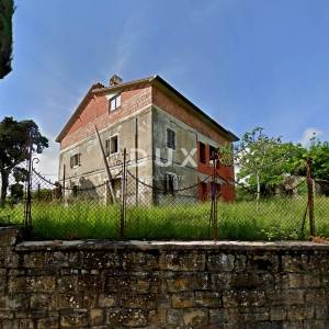 ISTRA, BUJE - Samostojeća kuća za adaptaciju