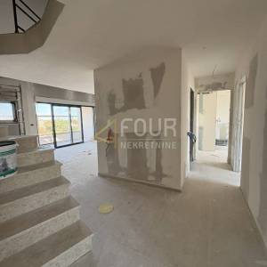 Istra, Fažana, novogradnja, 138.81m2, stan s galerijom, lođa
