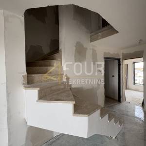 Istra, Fažana, novogradnja, 138.81m2, stan s galerijom, lođa