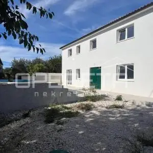Istra, Kanfanar, kuća sa bazenom, ključ u ruke, mirna lokacija