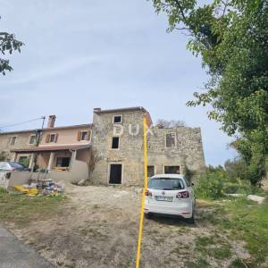 ISTRA, KRASICA - Autohtona istarska kuća za adaptaciju