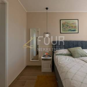 Istra, Krnica, samostojeća vila s bazenom, pogled na more