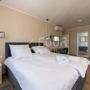 Istra, Krnica, samostojeća vila s bazenom, pogled na more