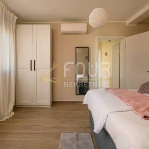 Istra, Krnica, samostojeća vila s bazenom, pogled na more