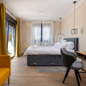 Istra, Krnica, samostojeća vila s bazenom, pogled na more