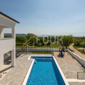 Istra, Krnica, samostojeća vila s bazenom, pogled na more