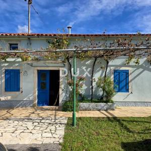 ISTRA, LABIN - Kamena kuća s prostranom okućnicom u blizini mora