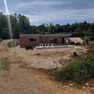 ISTRA, LABIN - Kućica u šumi (roh-bau), nadomak Labina, 152m2