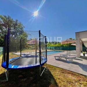 Istra, Labin - okolica, novogradnja, moderna prizemnica s bazenom