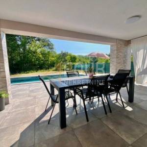 Istra, Labin - okolica, novogradnja, moderna prizemnica s bazenom