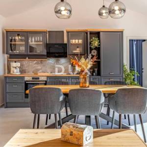 ISTRA, MARČANA - Kuća s bazenom na rubu naselja