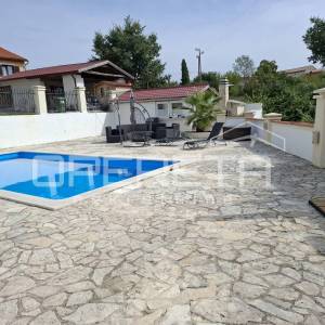 Istra, Marčana, kuća sa 3 spavaće sobe, bazenom i garažom, mirna lokacija