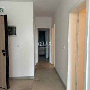 ISTRA, MEDULIN - Luksuzan stan s vrtom, bazenom i garažom! Useljivo - UPORABNA DOZVOLA! 