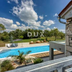 ISTRA, POREČ - Kamena vila na rubu naselja