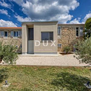 ISTRA, POREČ - Kamena vila na rubu naselja