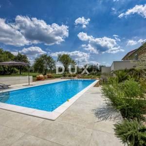 ISTRA, POREČ - Kamena vila na rubu naselja