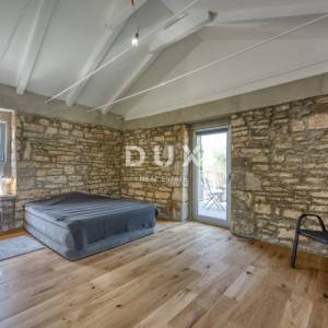 ISTRA, POREČ - Kamena vila na rubu naselja