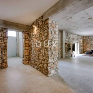 ISTRA, POREČ - Kamena vila na rubu naselja