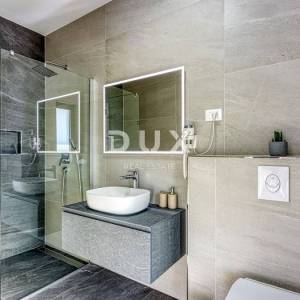 ISTRA, POREČ - Luksuzna dvojna kuća s bazenom, saunom i jacuzzijem, 260m2