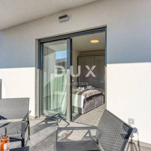 ISTRA, POREČ - Luksuzna dvojna kuća s bazenom, saunom i jacuzzijem, 260m2