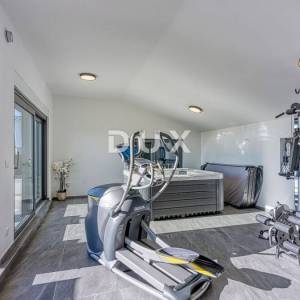 ISTRA, POREČ - Luksuzna dvojna kuća s bazenom, saunom i jacuzzijem, 260m2