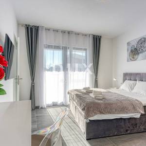 ISTRA, POREČ - Luksuzna dvojna kuća s bazenom, saunom i jacuzzijem, 260m2
