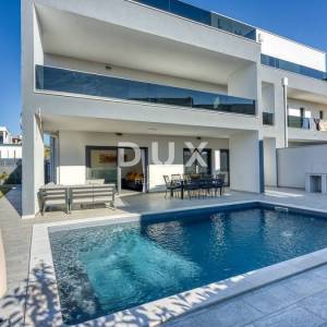 ISTRA, POREČ - Luksuzna dvojna kuća s bazenom, saunom i jacuzzijem, 260m2