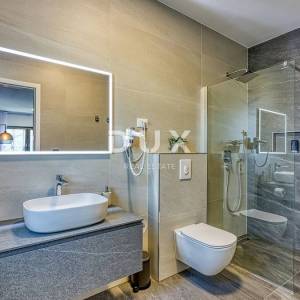 ISTRA, POREČ - Luksuzna dvojna kuća s bazenom, saunom i jacuzzijem, 260m2