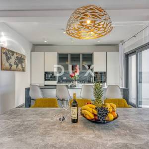 ISTRA, POREČ - Luksuzna dvojna kuća s bazenom, saunom i jacuzzijem, 260m2