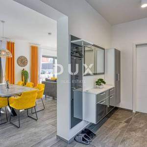 ISTRA, POREČ - Luksuzna dvojna kuća s bazenom, saunom i jacuzzijem, 260m2
