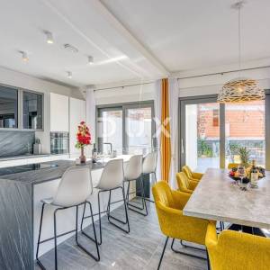 ISTRA, POREČ - Luksuzna dvojna kuća s bazenom, saunom i jacuzzijem, 260m2