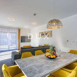ISTRA, POREČ - Luksuzna dvojna kuća s bazenom, saunom i jacuzzijem, 260m2
