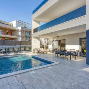 ISTRA, POREČ - Luksuzna dvojna kuća s bazenom, saunom i jacuzzijem, 260m2