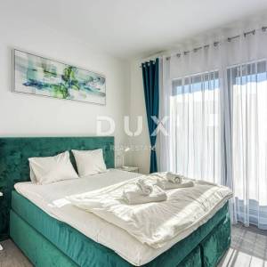 ISTRA, POREČ - Luksuzna dvojna kuća s bazenom, saunom i jacuzzijem, 260m2