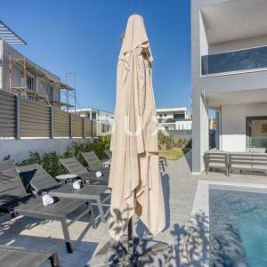 ISTRA, POREČ - Luksuzna dvojna kuća s bazenom, saunom i jacuzzijem, 260m2