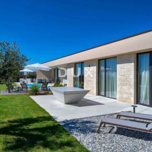 ISTRA, POREČ - Luksuzna kuća s bazenom na rubu naselja