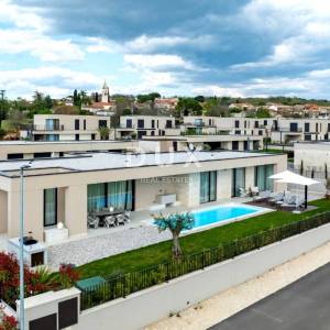 ISTRA, POREČ - Luksuzna vila na rubu naselja
