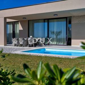 ISTRA, POREČ - Luksuzna vila na rubu naselja