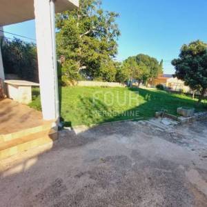 Istra, Poreč - okolica, kuća s garažom i okućnicom