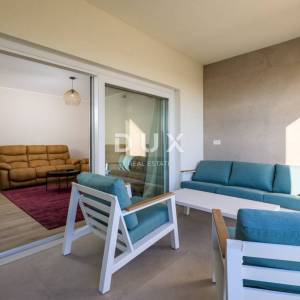 ISTRA, POREČ - Trosobni stan na prvome katu blizu mora