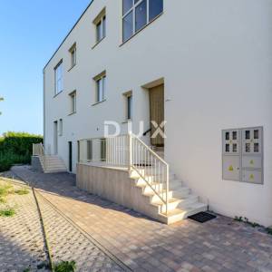 ISTRA, POREČ - Trosobni stan na prvome katu blizu mora
