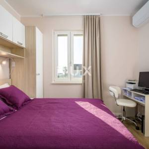 ISTRA, POREČ - Trosobni stan na prvome katu blizu mora