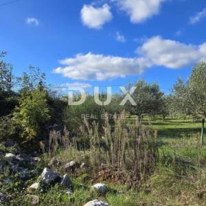 ISTRA, POREČ - Zemljište za gradnju dviju kuća nadomak Svetog Lovreča - mir i autentičnost Istre