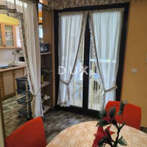 ISTRA, PULA - 3S+DB stan u centru s parkingom 83 m2
