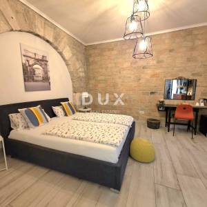 ISTRA, PULA, CENTAR - 2SS+DB uređen stan na atraktivnoj lokaciji u centru grada