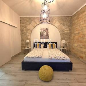 ISTRA, PULA, CENTAR - 2SS+DB uređen stan na atraktivnoj lokaciji u centru grada