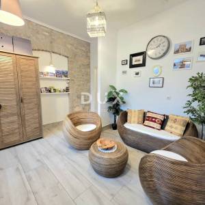 ISTRA, PULA, CENTAR - 2SS+DB uređen stan na atraktivnoj lokaciji u centru grada