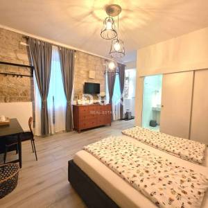 ISTRA, PULA, CENTAR - 2SS+DB uređen stan na atraktivnoj lokaciji u centru grada