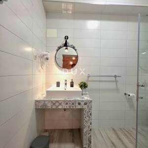 ISTRA, PULA, CENTAR - 2SS+DB uređen stan na atraktivnoj lokaciji u centru grada